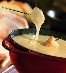 Kaasfondue alleen de echte Zwitserse, vers voor u gemaakt Kaasfondue alleen de echte Zwitserse, vers voor u gemaakt